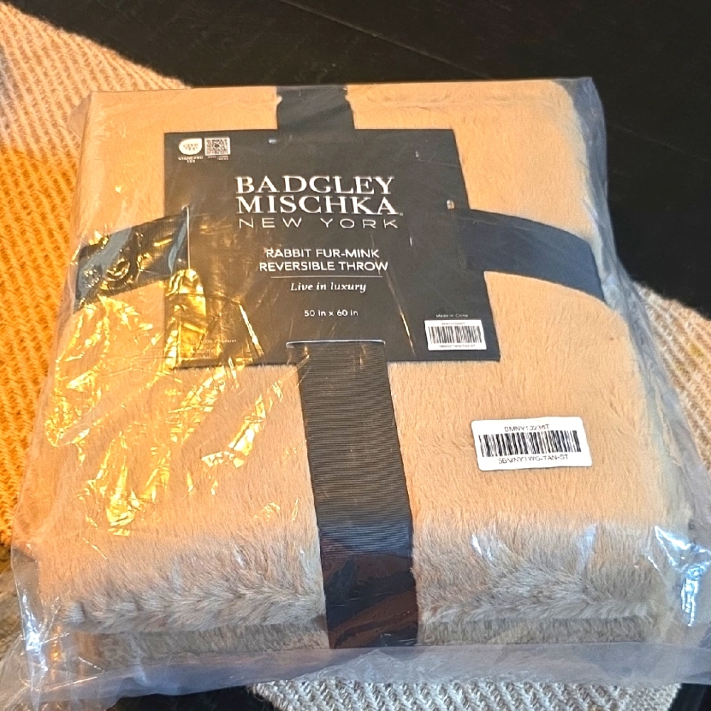Badgley Mischka ‎ New Beige Rabbitfur-mink Reversible Throw